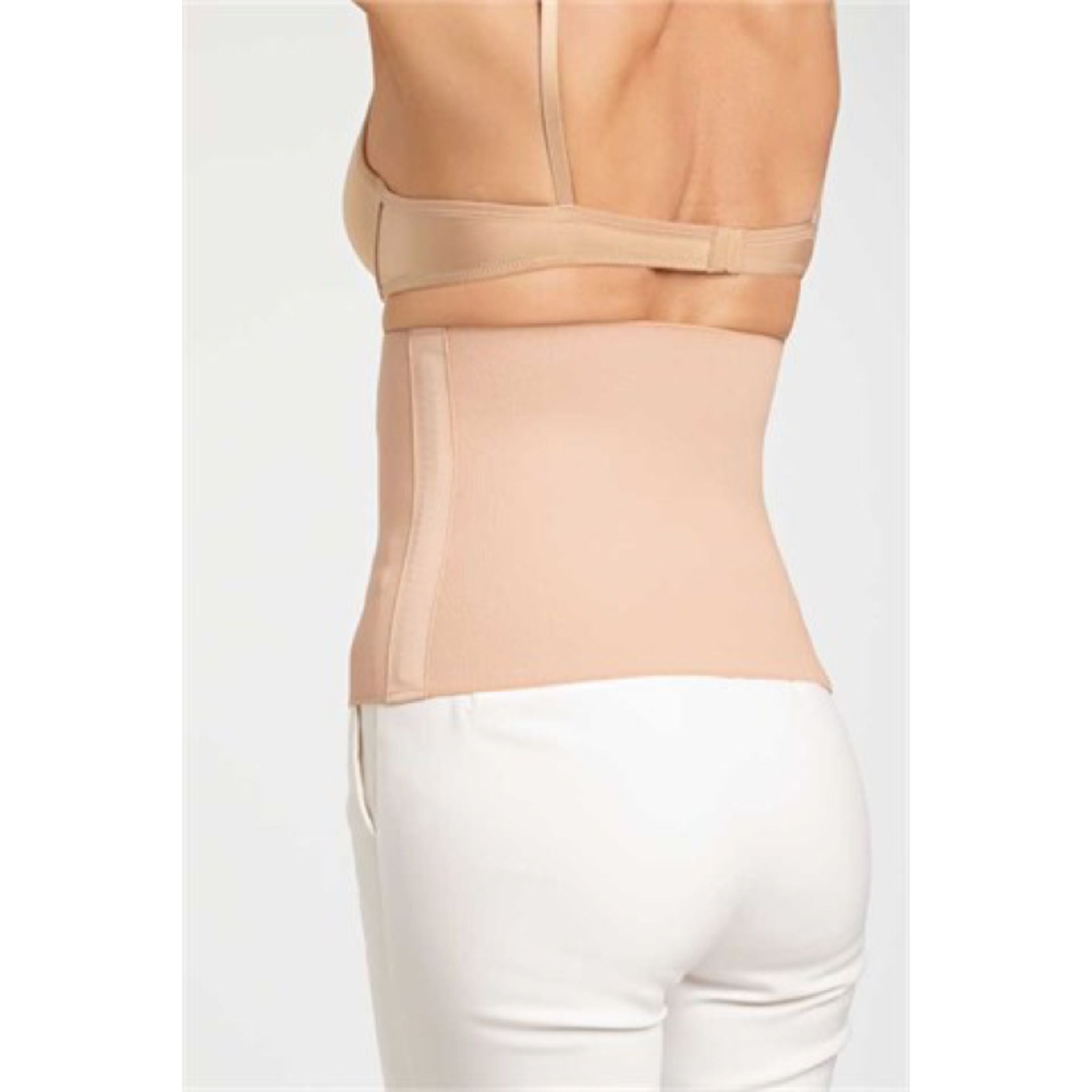 The Amoena Belly Compression Bandage optimally supports the healing of the skin and exerts an even compression. The flexible adjustment and the high level of comfort guarantee a perfect fit.