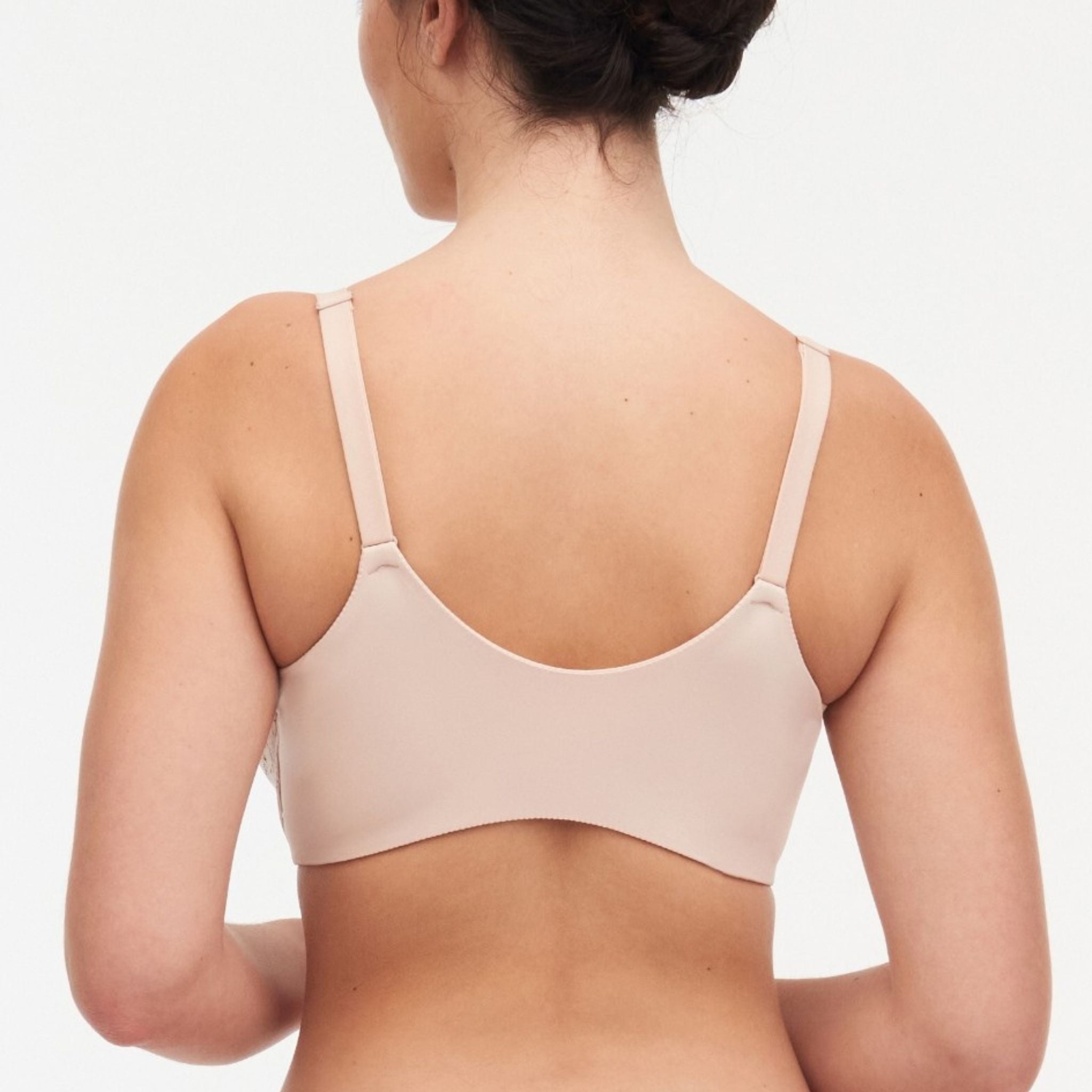 Combining full support with unparalleled comfort, the Norah Front Closure Bra will be your new go-to bra. The tall, buttery soft band provides a smoothing effect through the back. The floral details throughout the cup create a unique update to your everyday seamless bra while remaining invisible under any top.