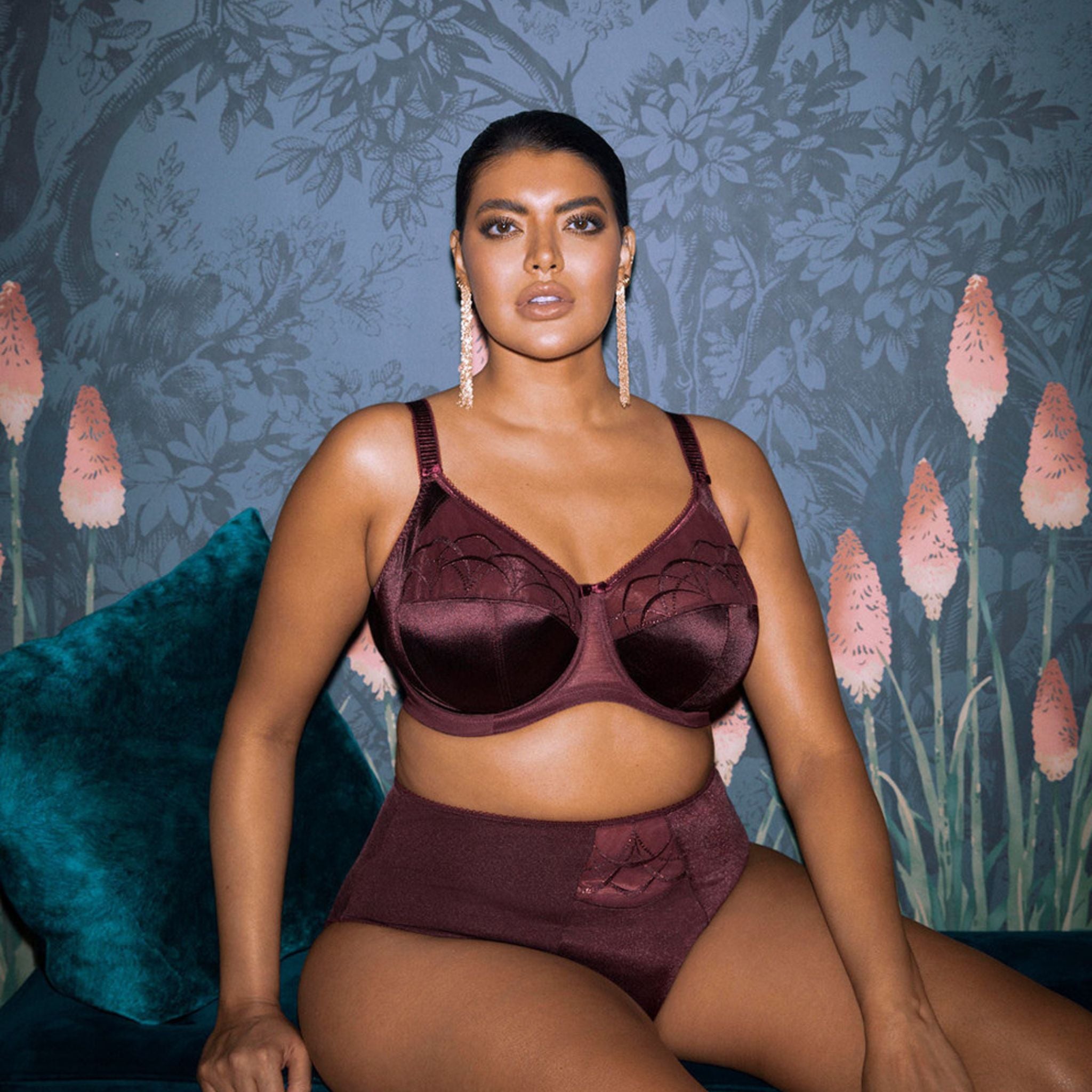Great support? Elegant styling? Array of gorgeous colouways? Look no further than Cate. The signature Full Cup Banded Bra now comes in a Raisin hue, showcasing stand-out arc embroidery on sheer cups, with a full cup frame for all-day support in sizes DD - K.