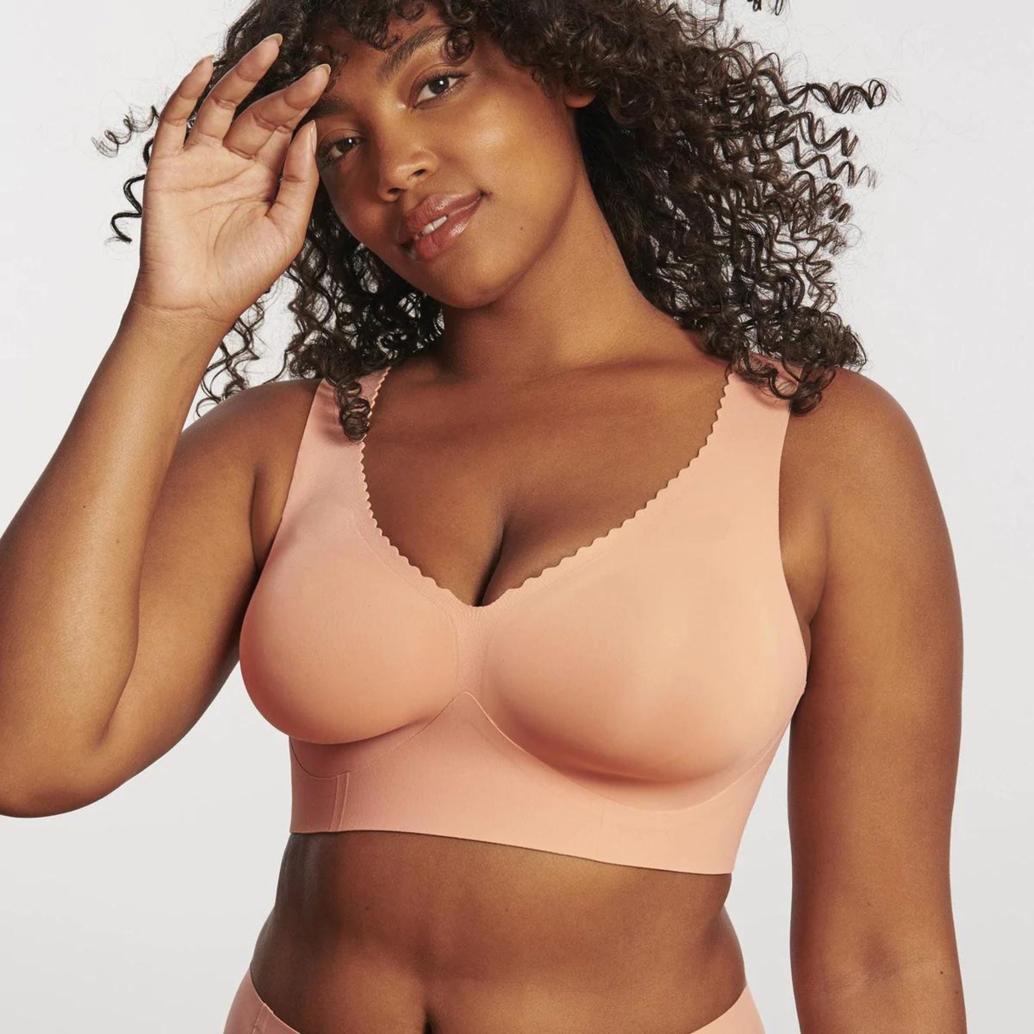 Plunge, lift, smooth. All the best features in one bra.
