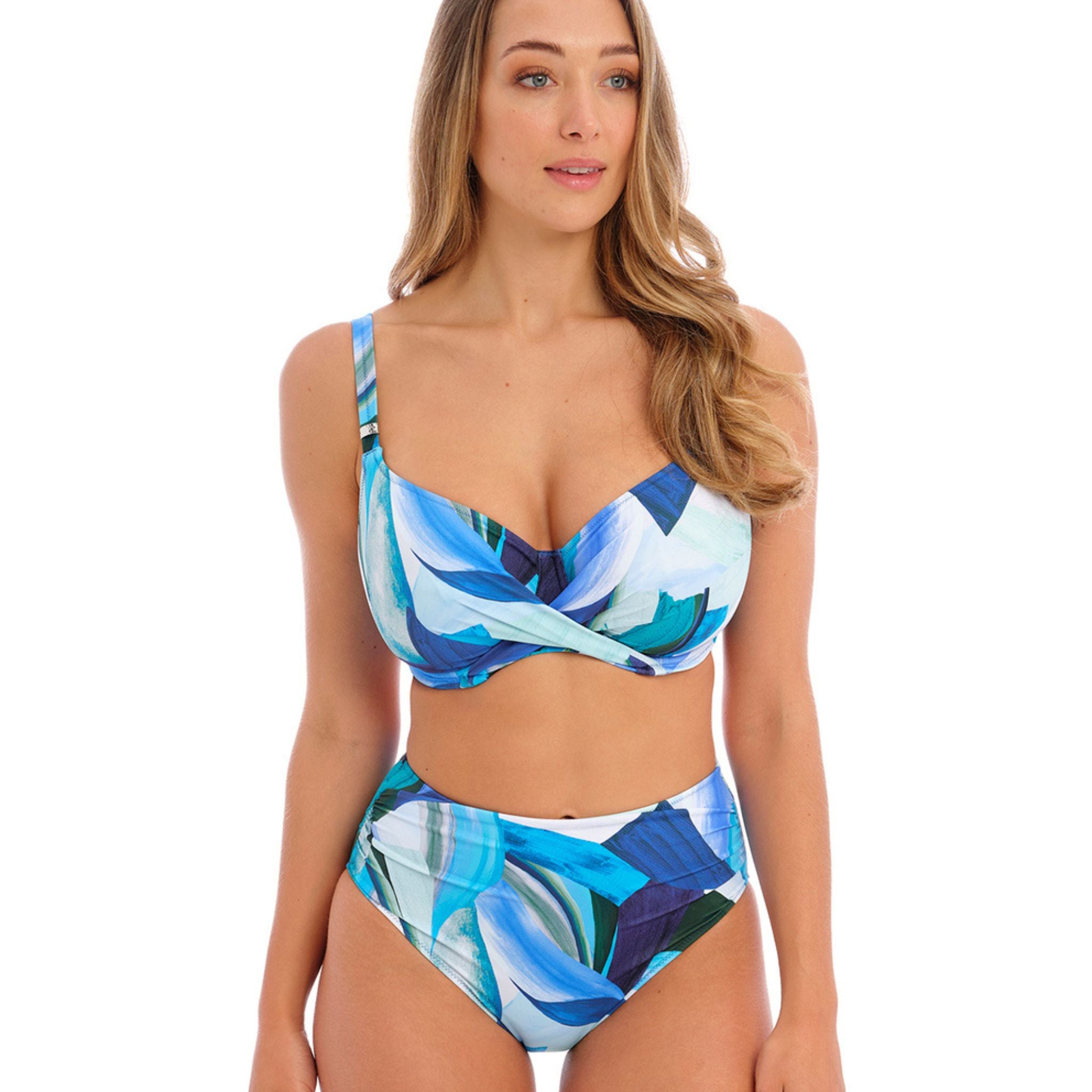 Introducing Aguada Beach in Splash, a beautiful watercolour print collection, taking inspiration from the ocean with it's blends of turquoise and azure blue hues. The Full Cup Bikini Top offers all-day support and a flattering shape with a wrap over front detailing.