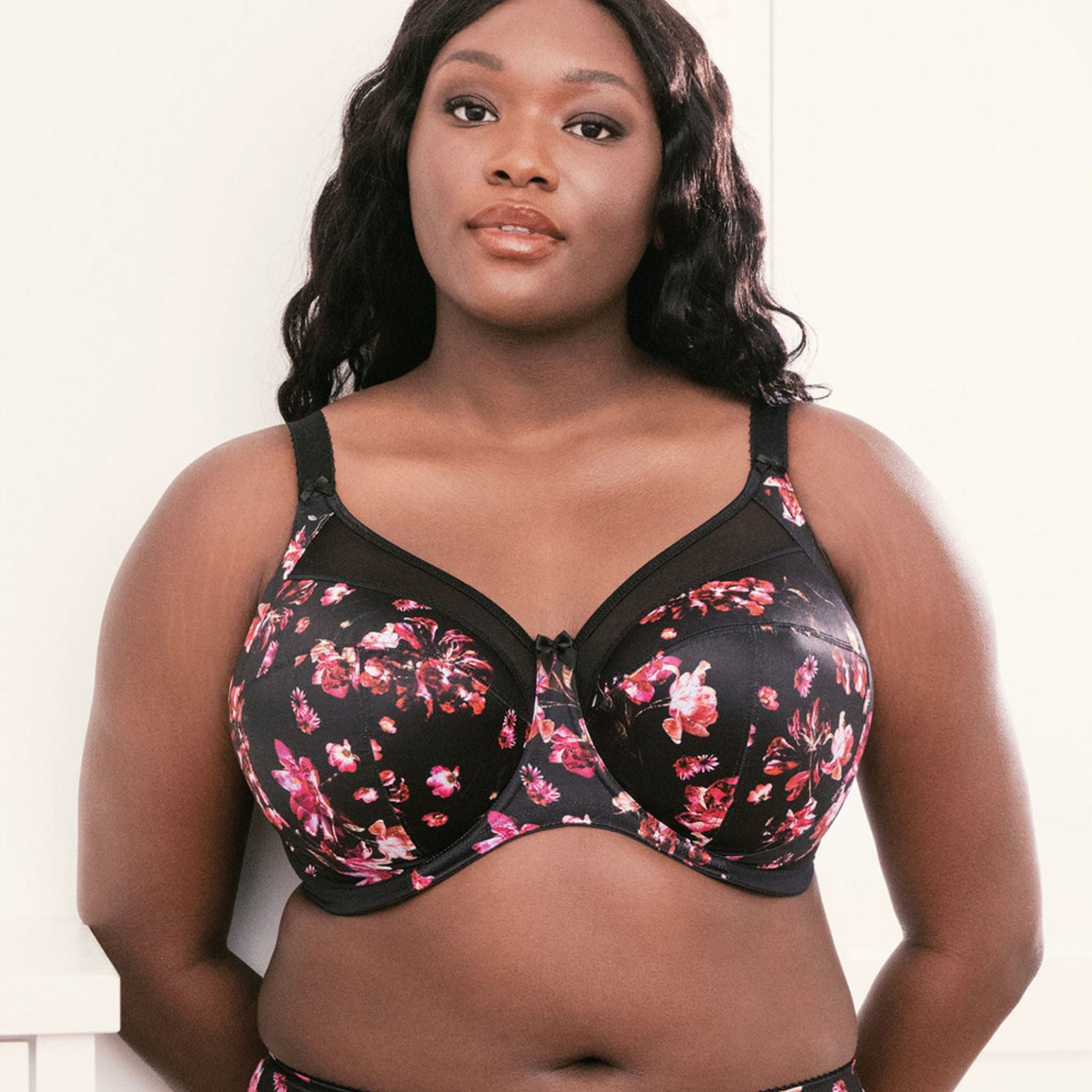 This Full Cup Bra features a three section cup plus side panel for forward shape and lift, a flattering V-neck plunge shape and a central dainty bow detail. Three section cup plus side panel for forward shape and lift Silky soft simplex cups give great shape Sheer top cup with V-neck plunge shape for a lighter look and flattering neckline Two or three rows of hooks and eyes dependent on size Bow detail at center front