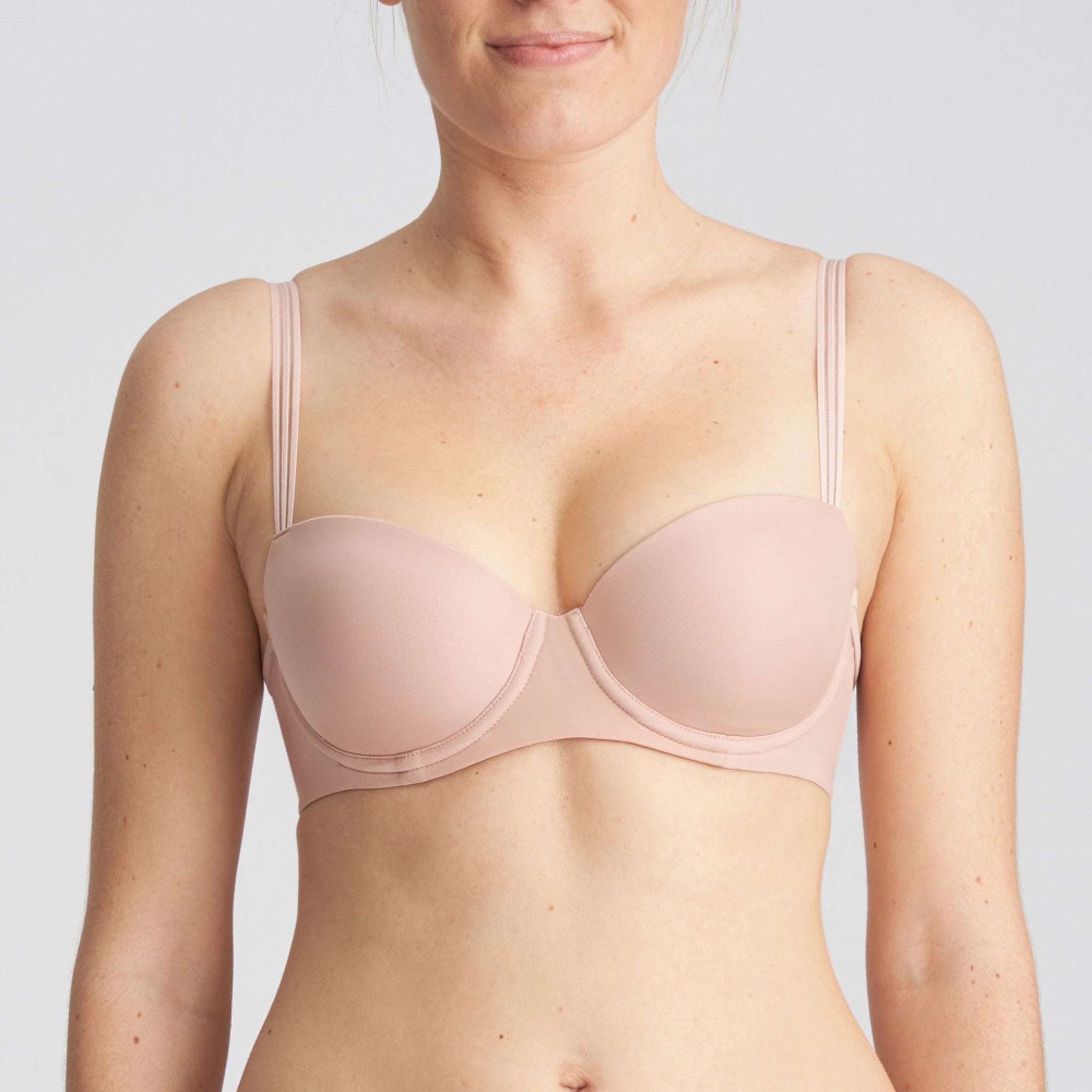 Trendy straps, an elegant back, and soft and comfy padded cups: This balcony bra has what it takes to steal your hear! Can you resist the sleek designer look? Powder Rose is a powdery pink color that suits all skin tones.