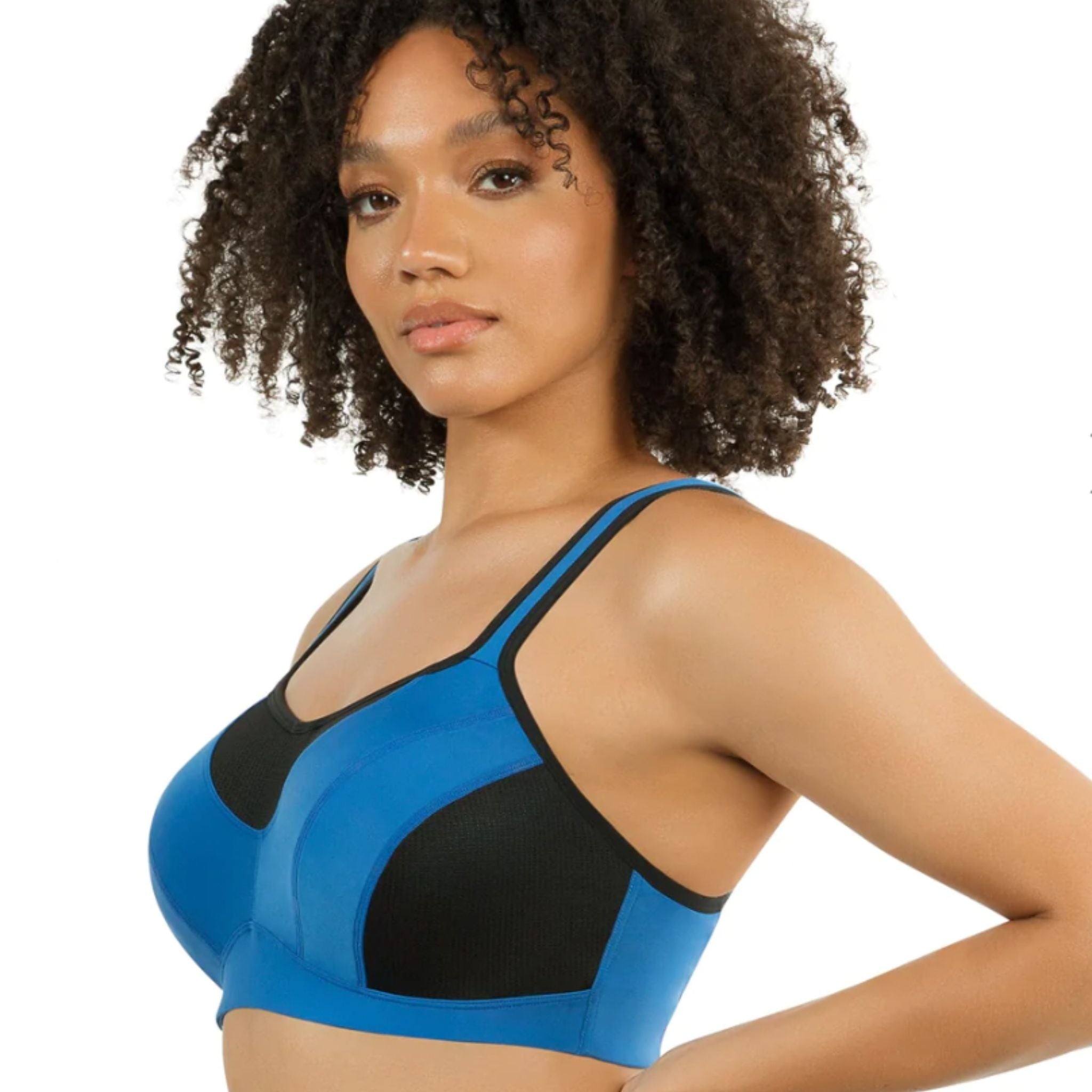Workout in style in this wired sports bra, perfect for medium to high impact sports. The moisture-wicking breathable full coverage foam cups help draw away moisture from the body to keep you stay dry and comfortable while working out