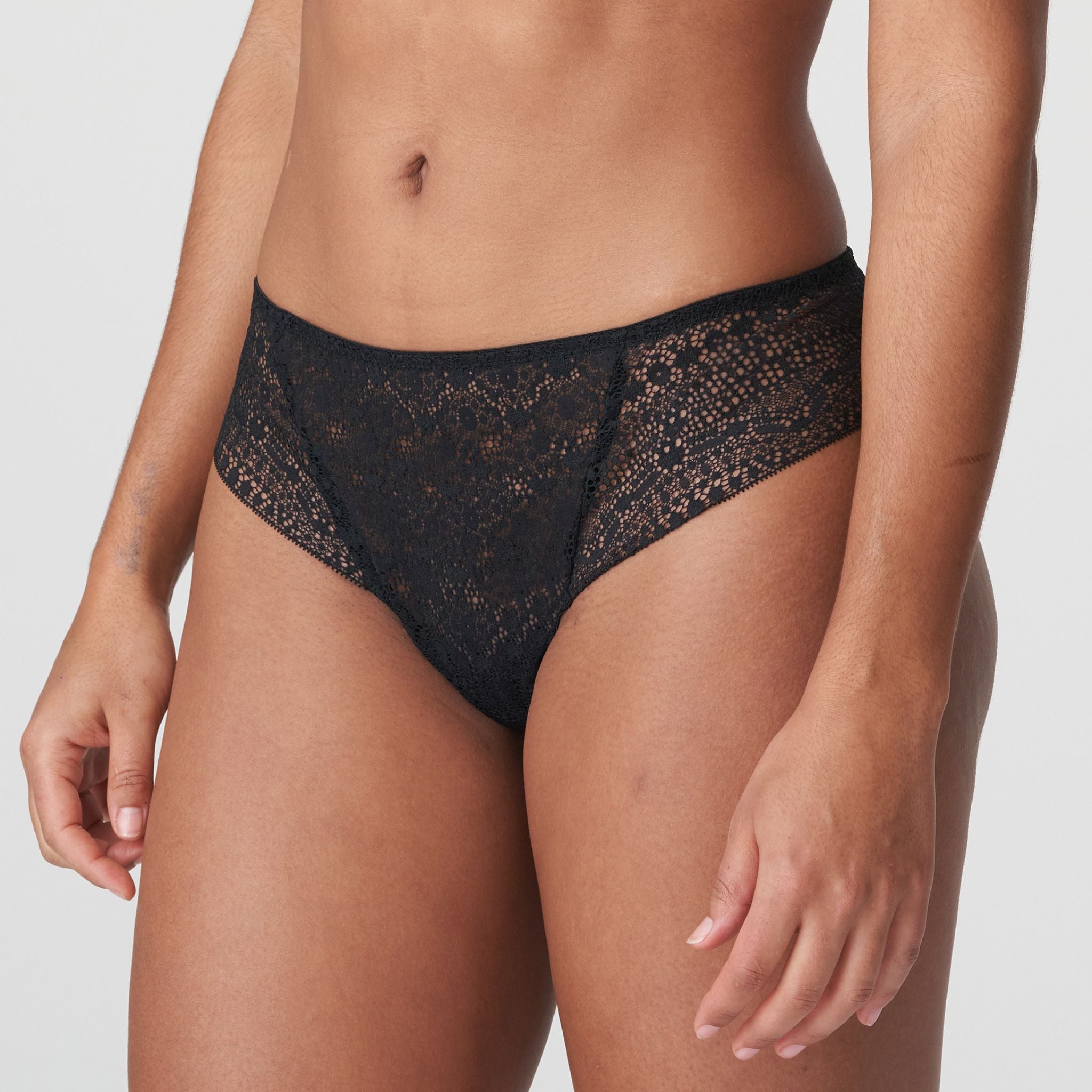 Flirty thong made from delicate seventies lace.
