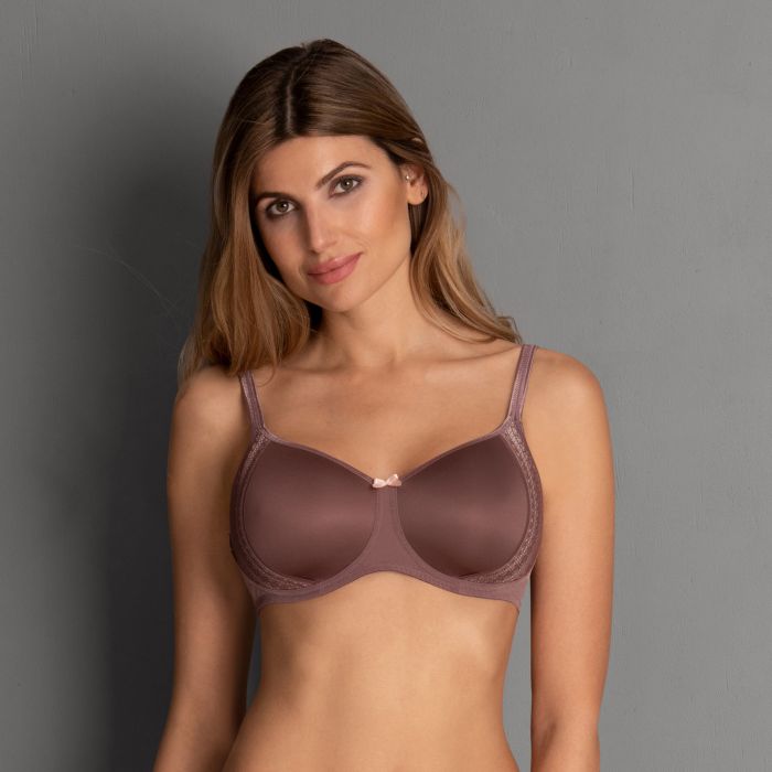 Sleek glamour features Rosa Faia's soft bra FLEUR in romantic floral lace design, with asoft charmeuse lining of contrasting colour. The ultra comfortable soft cups aredecorated with flat, delicate lace panels.