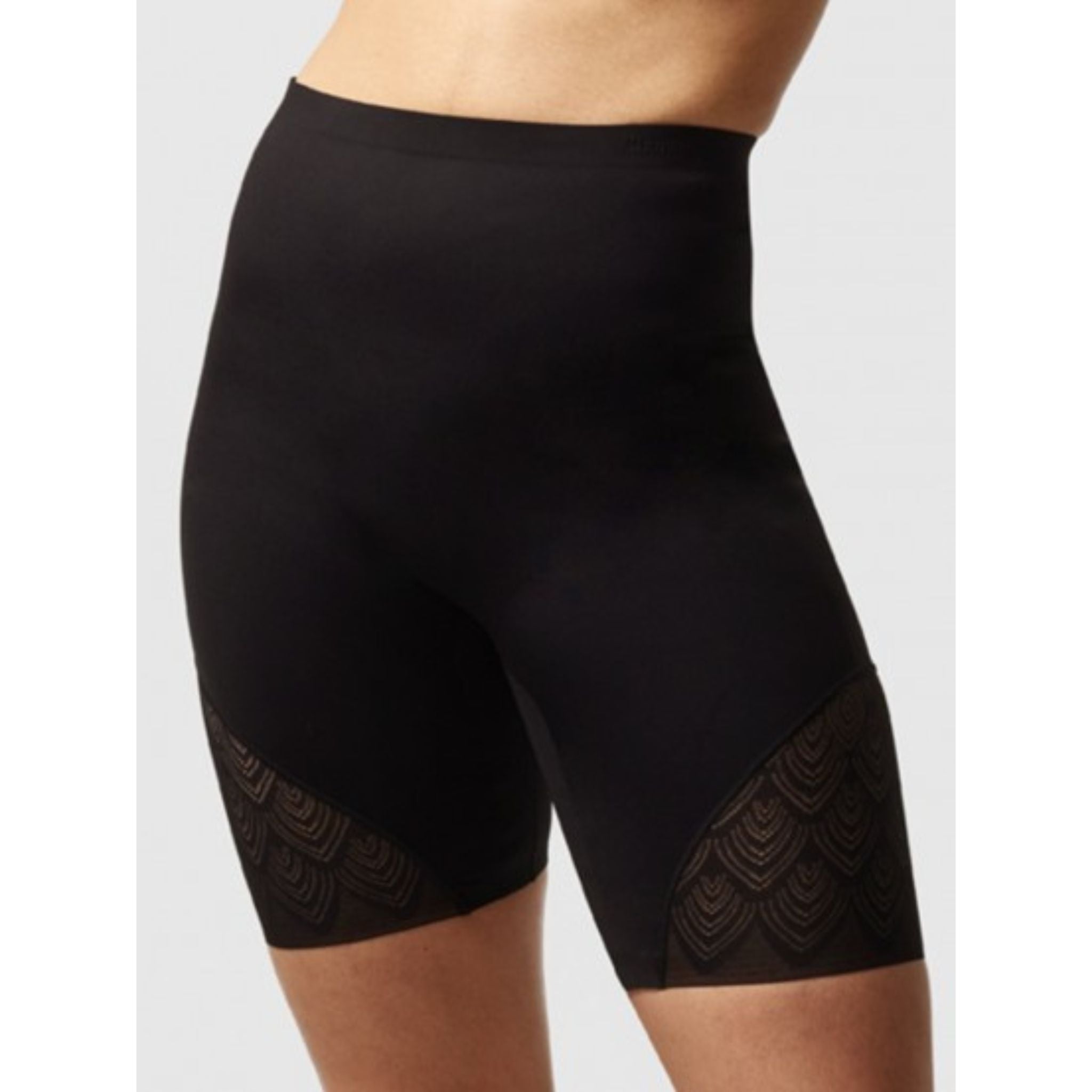 The Lace Shapewear High Waist Pant smoothes through the tummy, hips, and thighs refining your silhouette with a medium hold. Invisible and comfortable for daily wear thanks to the soft, stretch knit fabric with a no-dig waistband.