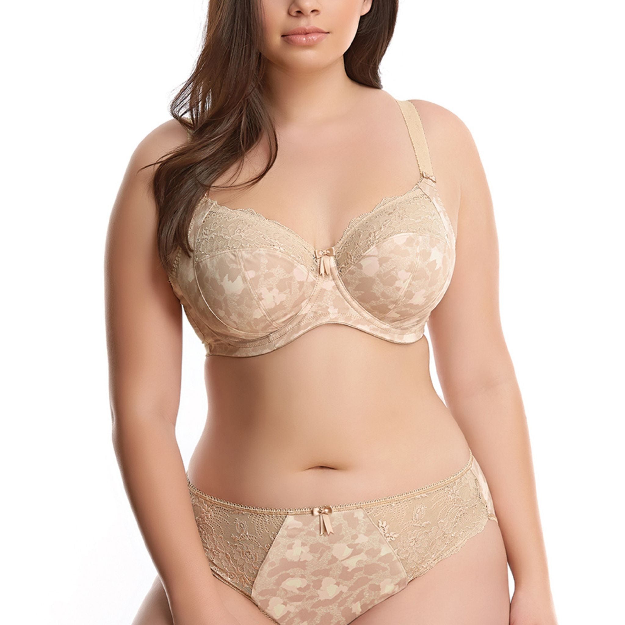 Let your wild side out with the must-have Morgan collection, the everyday Banded Bra in Toasted Almond features a subtle animal print with matching stretch lace. The three section cups plus side frame offers sublime support and shape in sizes DD – K.  Three-piece cups plus side support offers perfect forward shape  Stretch lace top cups create a rounded shape  Elasticated neck edge for ease of fit  Complete with a pretty bow detail