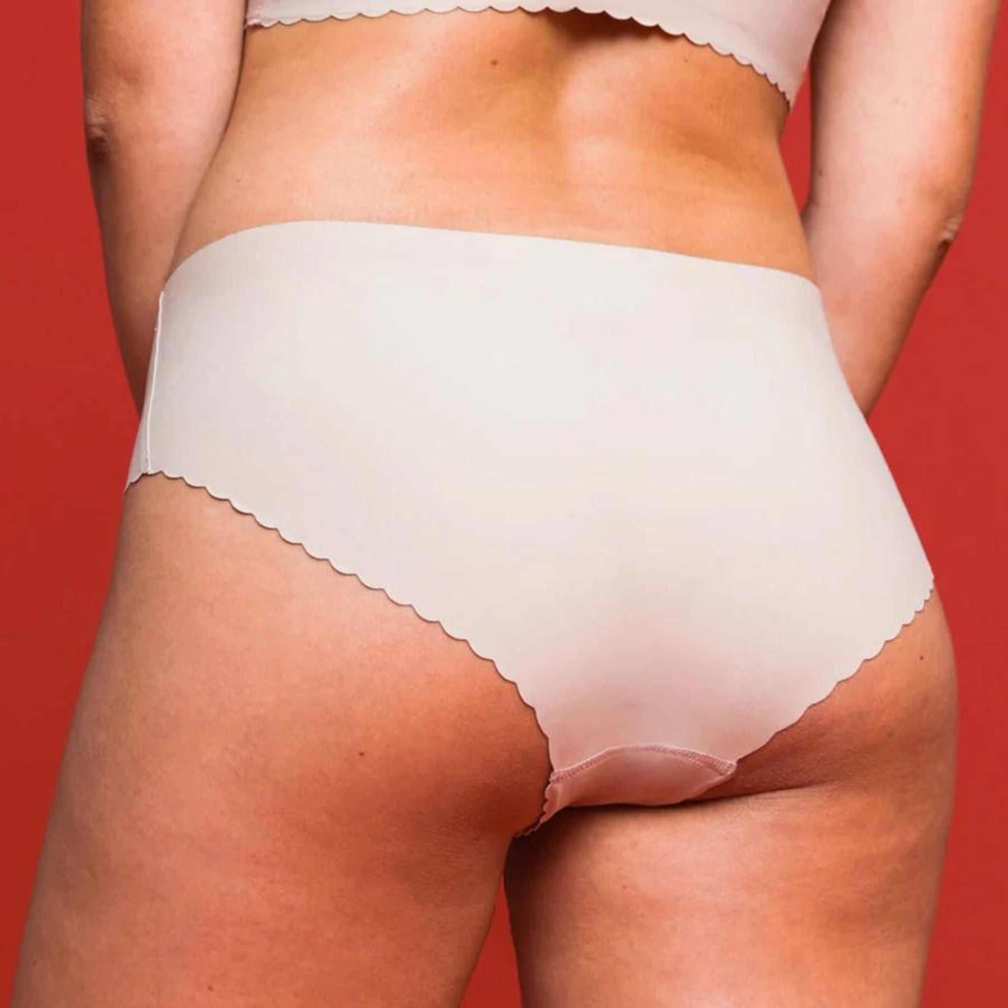 The Everyday Undie provides invisible protection and is made with breathable microfiber to eliminate panty lines. Created with delicate, scalloped edges, these undies are so comfy they feel like a second skin!