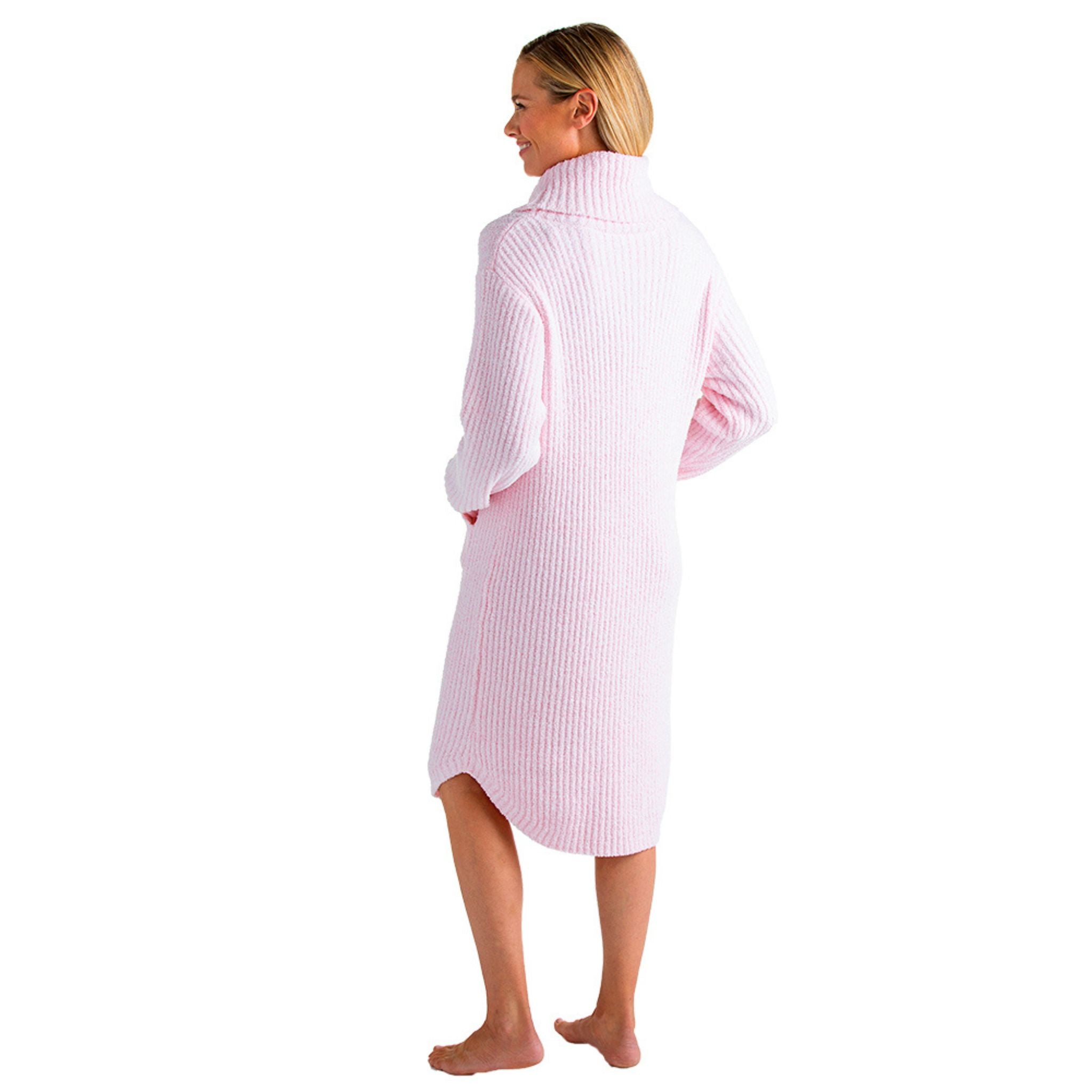 Reimagine your relaxation with Softies Women’s Marshmallow Slouch Turtleneck Lounger. This pretty piece is perfect for days when you want to curl up and binge-watch your favorite show or pick up the kids and head to practice. Its slouchy turtleneck, kangaroo pocket and heathered, ribbed knit fabric are flattering and fabulously soft. This year-round must-have definitely feels as good as it looks.