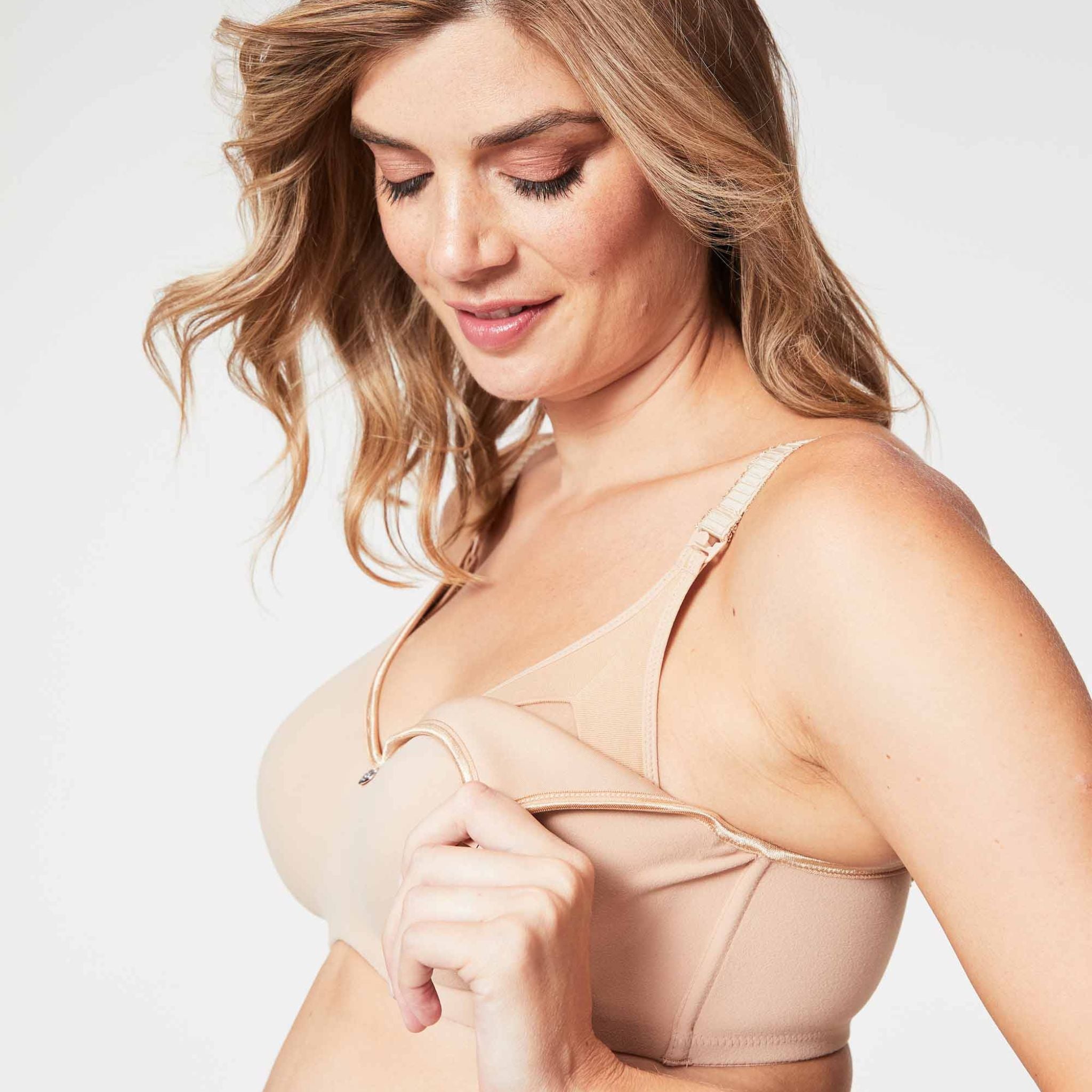 The perfect everyday bra, with flavour! It’s hard to go past this this lightly contoured spacer bra, with flexible wire that provides the wearer with versatility, a smooth profile, great shape, comfort and superior sup- port without the bulkiness of foam. The perfect t-shirt bra, with a few tantalising feature details that will be sure to surprise!
